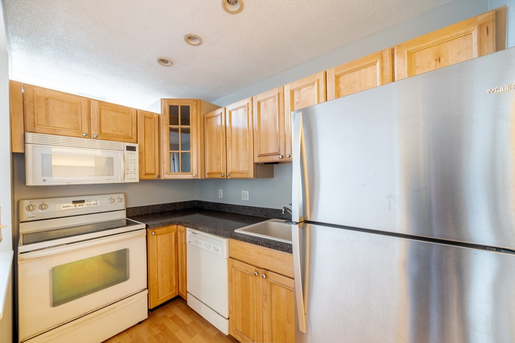 94 Newbury Ave # 201