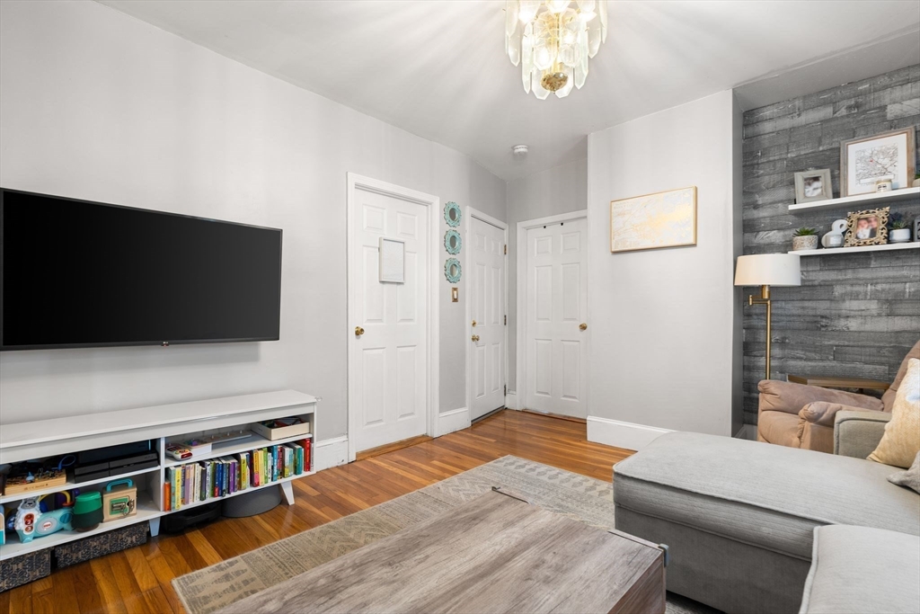 5 Hinckley St # 2
