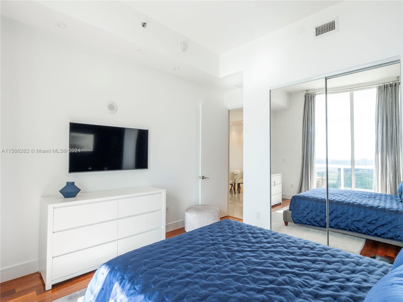 16001 Collins Ave # 3605