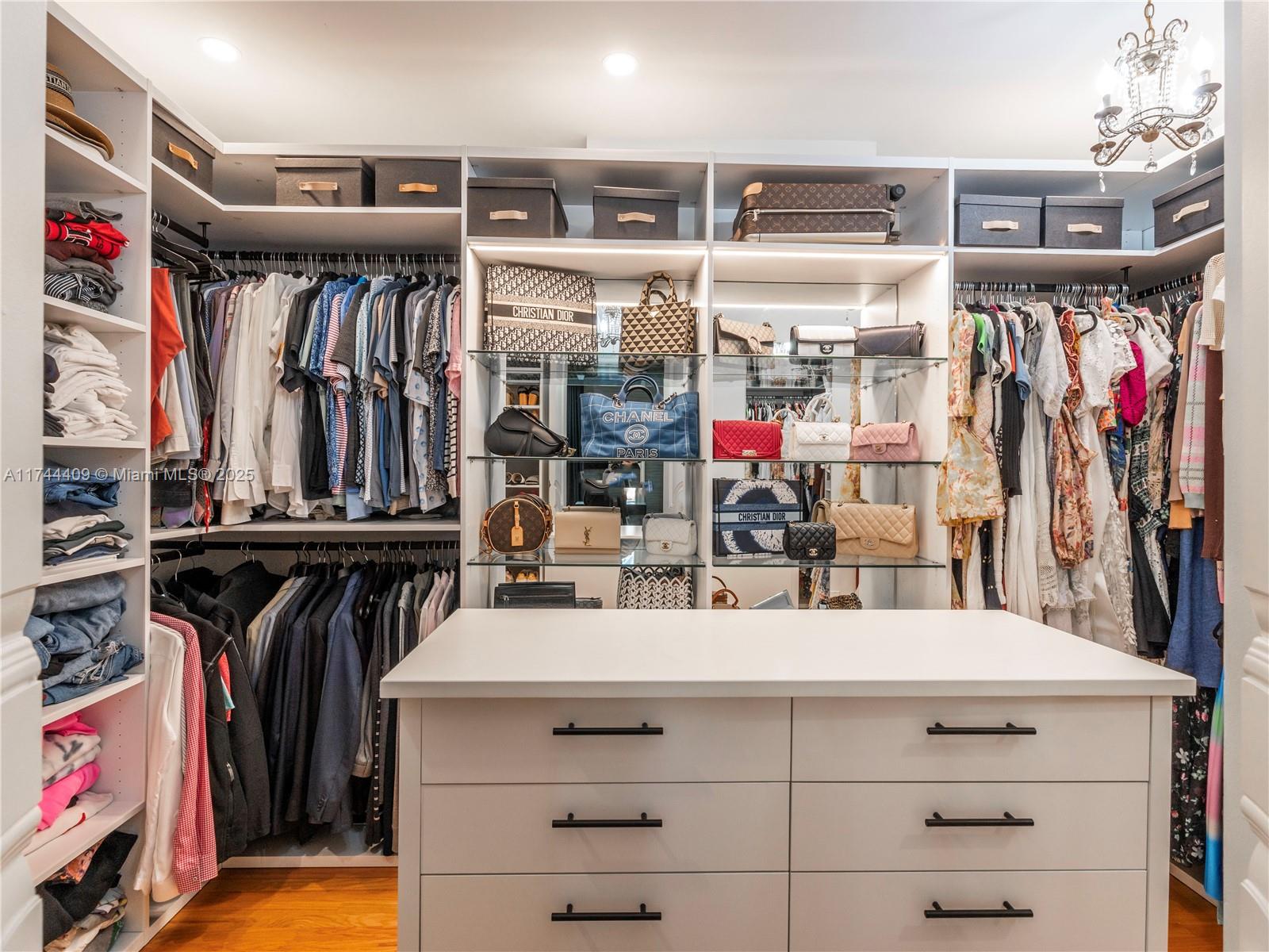 2700 Columbus Blvd