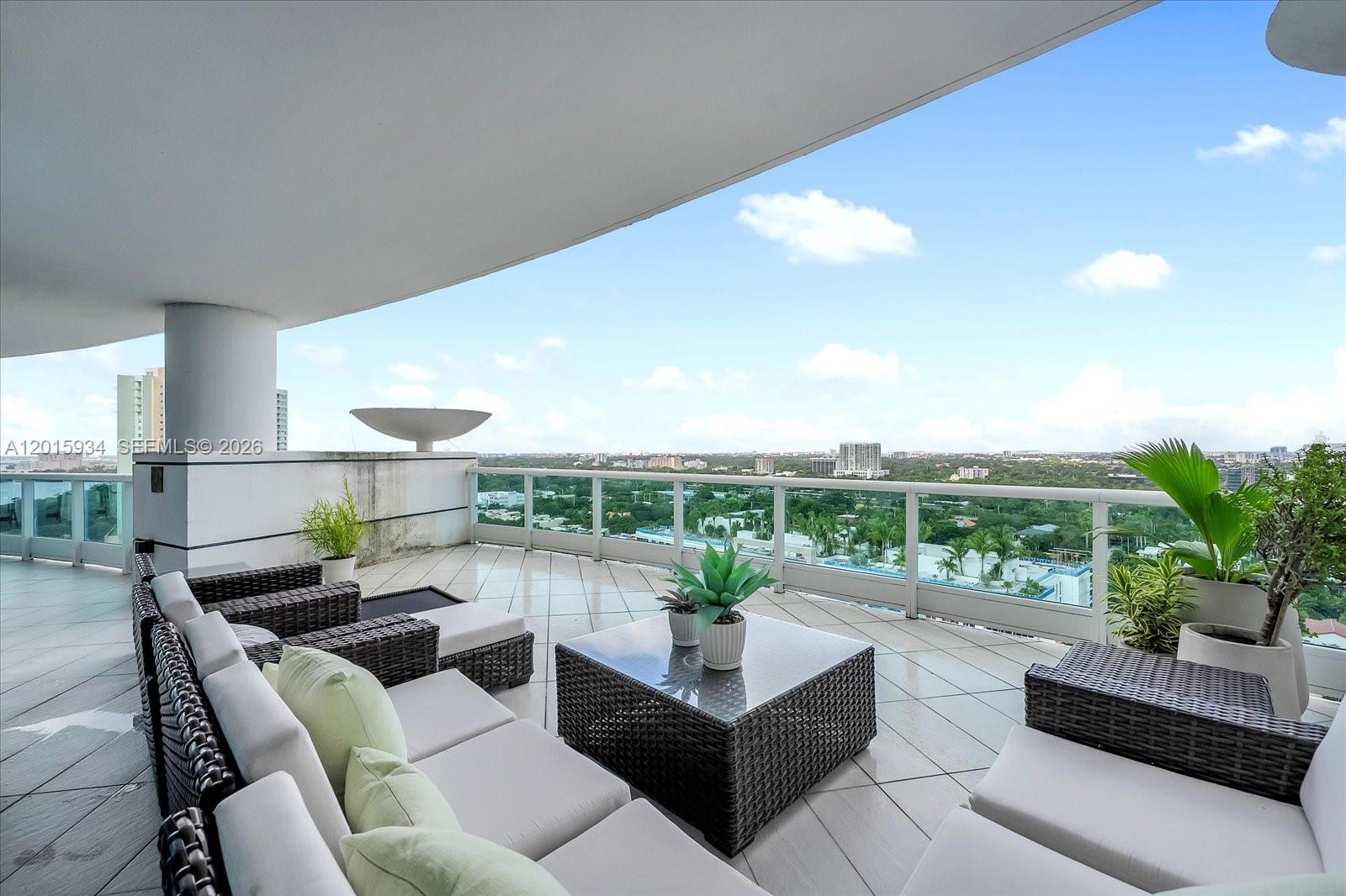 2127 Brickell Ave # 2005