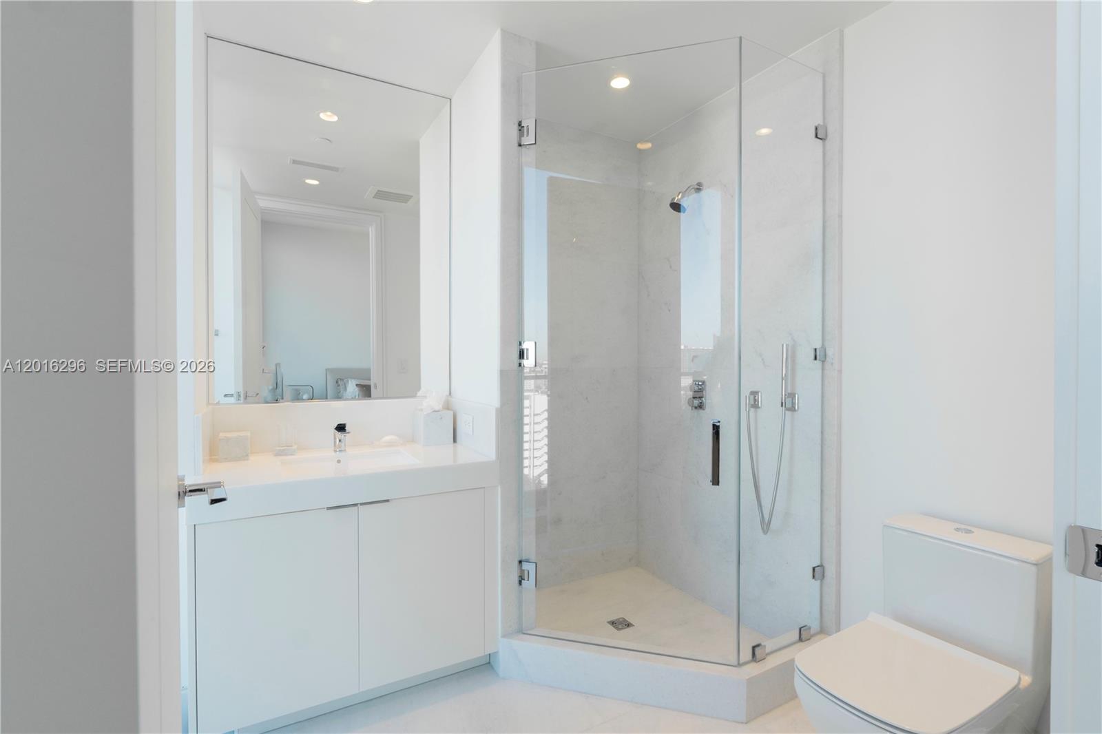 17975 Collins Ave # 1402 Unit: N-1402