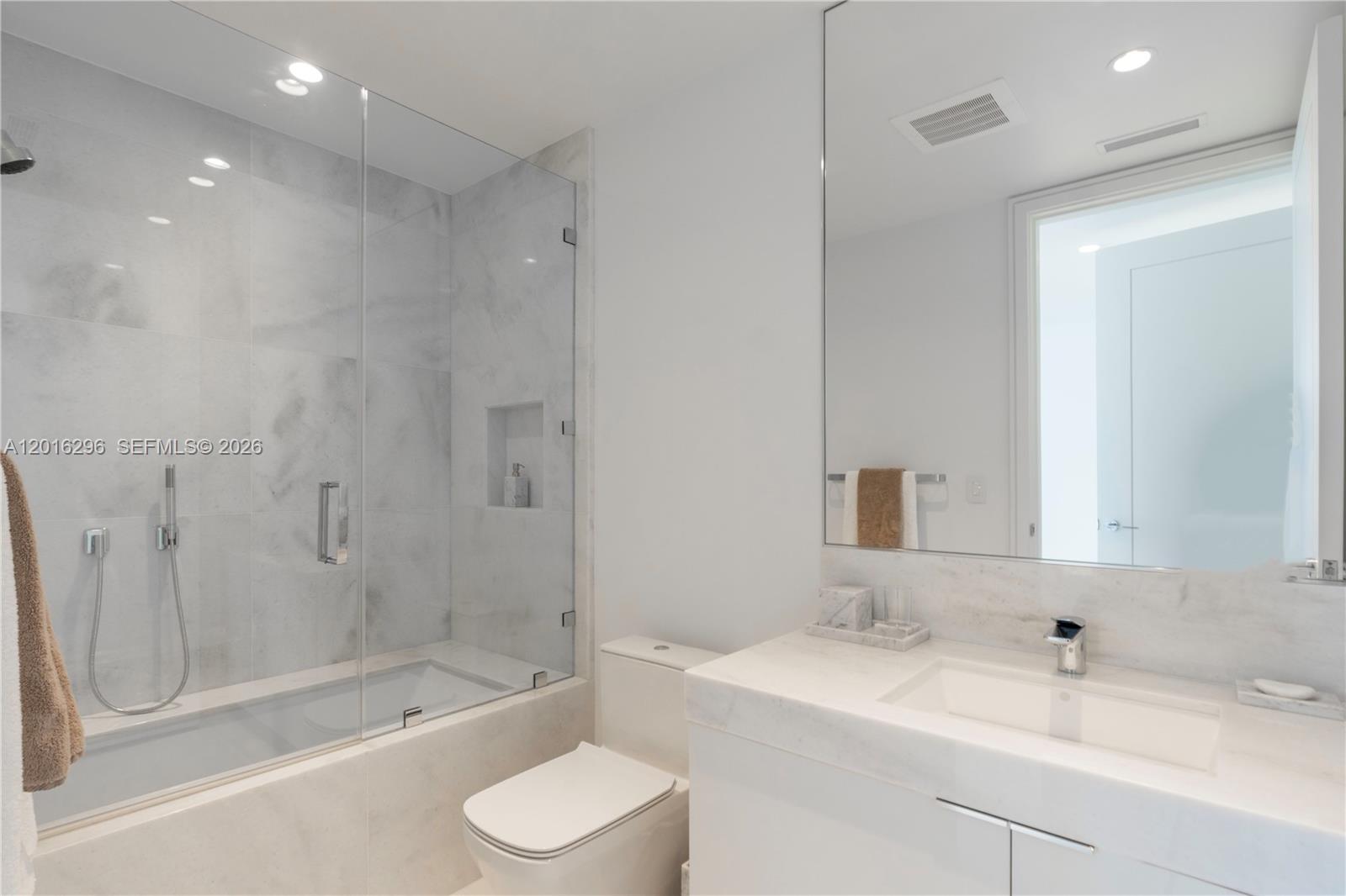 17975 Collins Ave # 1402 Unit: N-1402