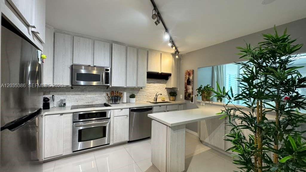 5750 Collins Ave # 7A