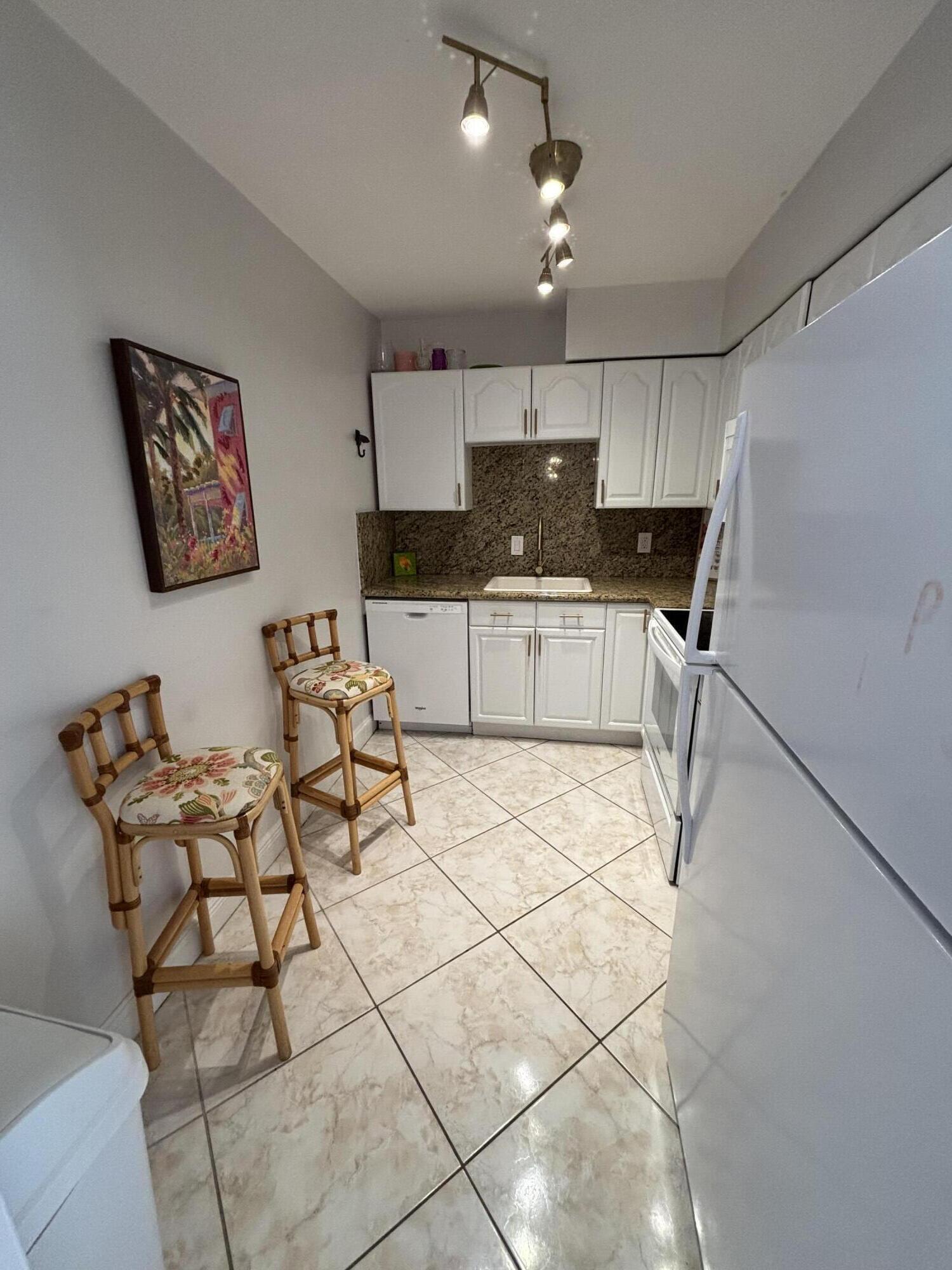 510 Prosperity Farms Road 8b