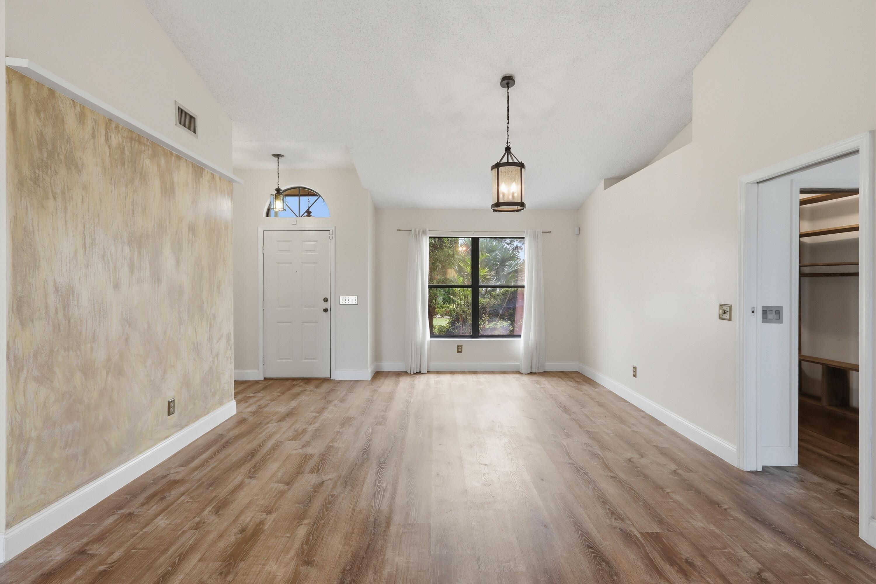 383 SE Whitmore Drive, Port St. Lucie
