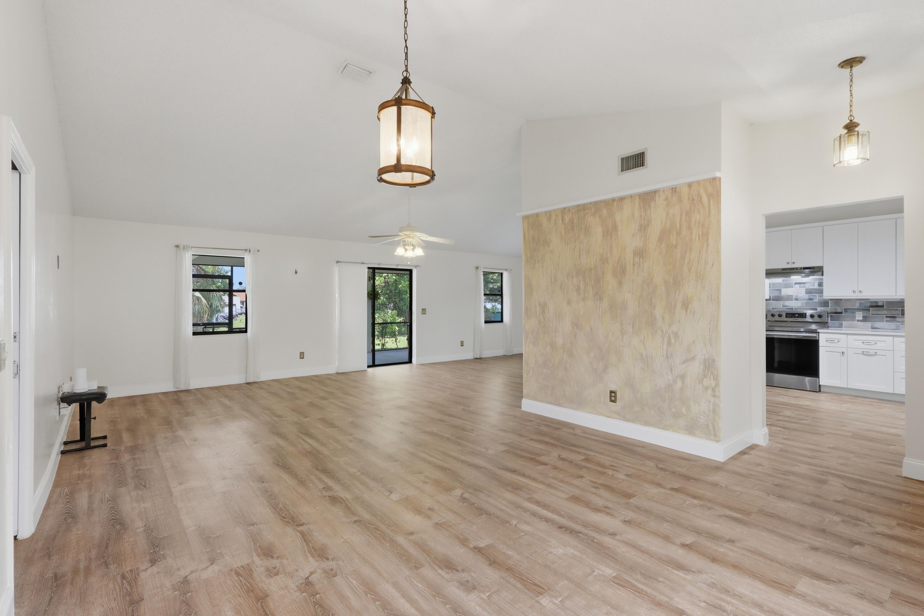 383 SE Whitmore Drive, Port St. Lucie