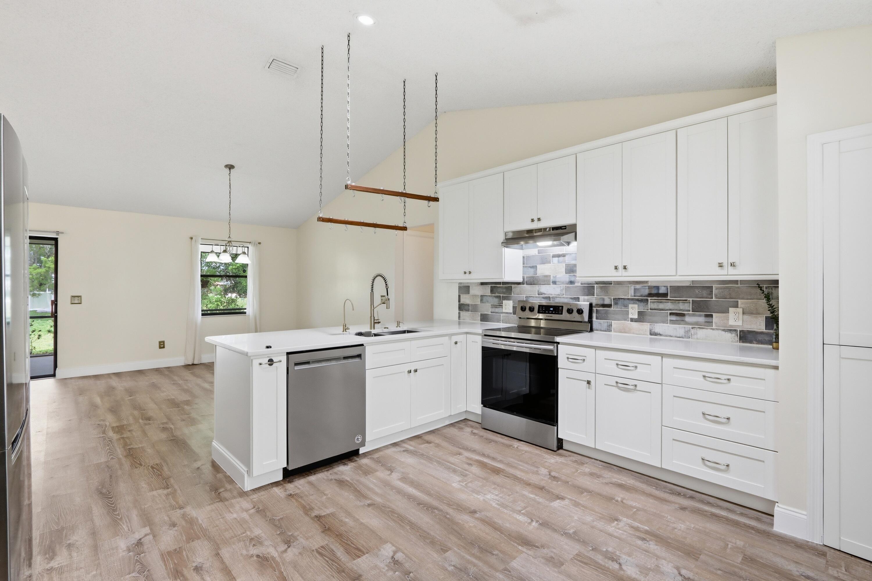 383 SE Whitmore Drive, Port St. Lucie