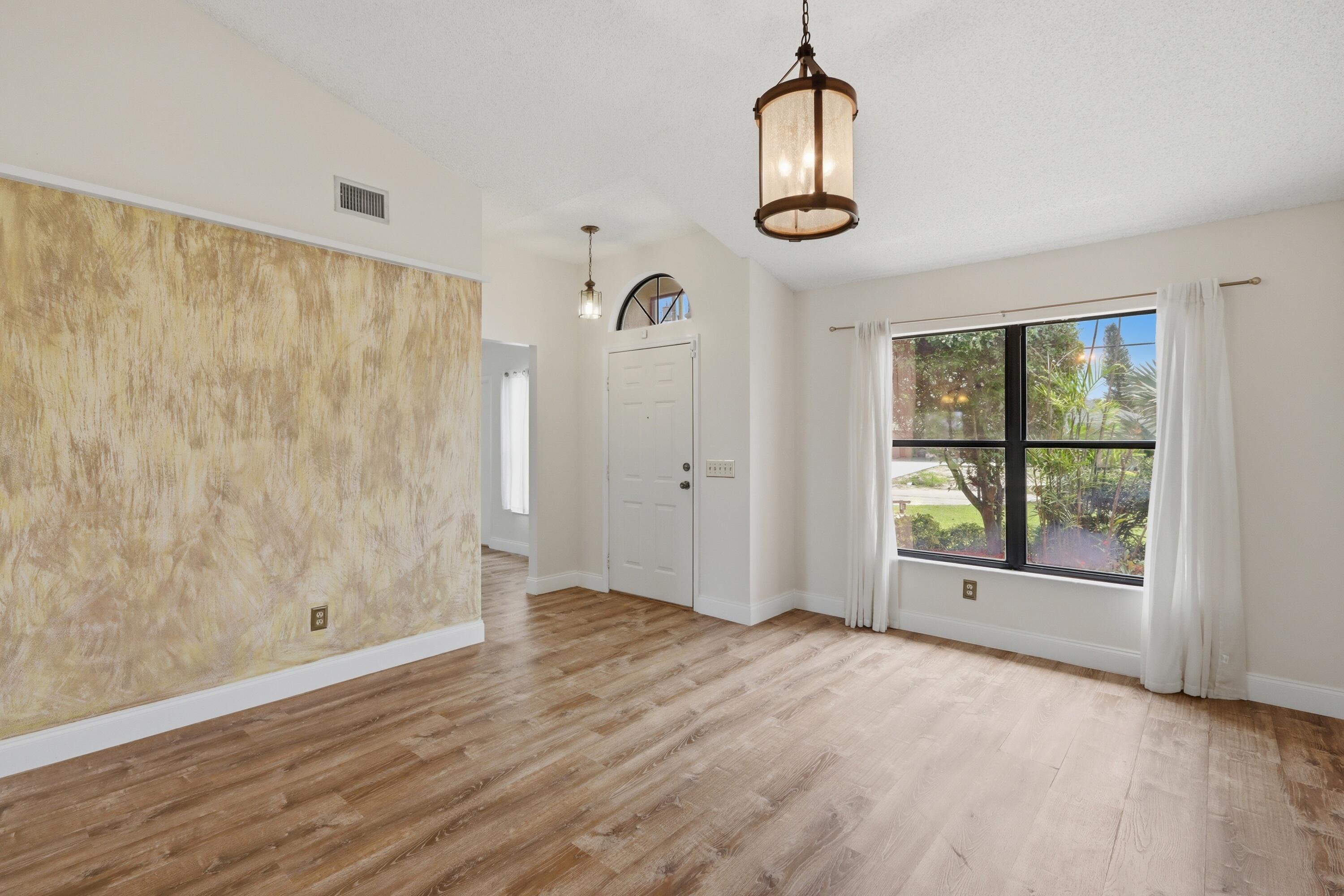 383 SE Whitmore Drive, Port St. Lucie
