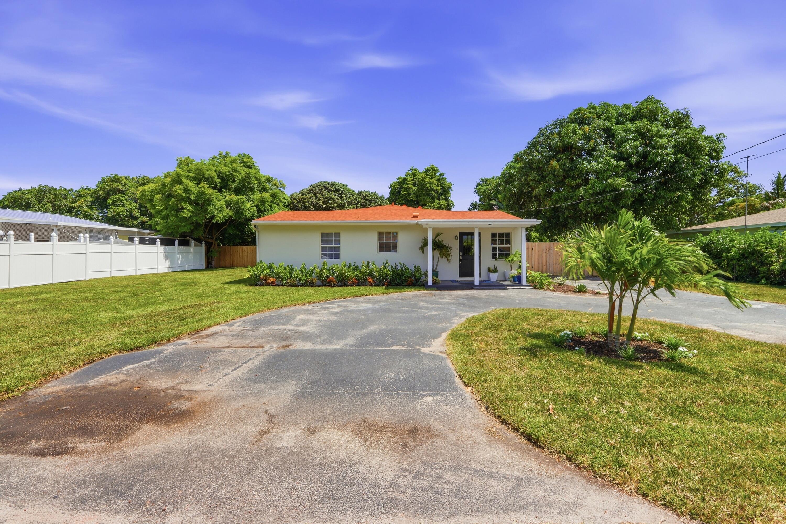 1900 Carissa Road