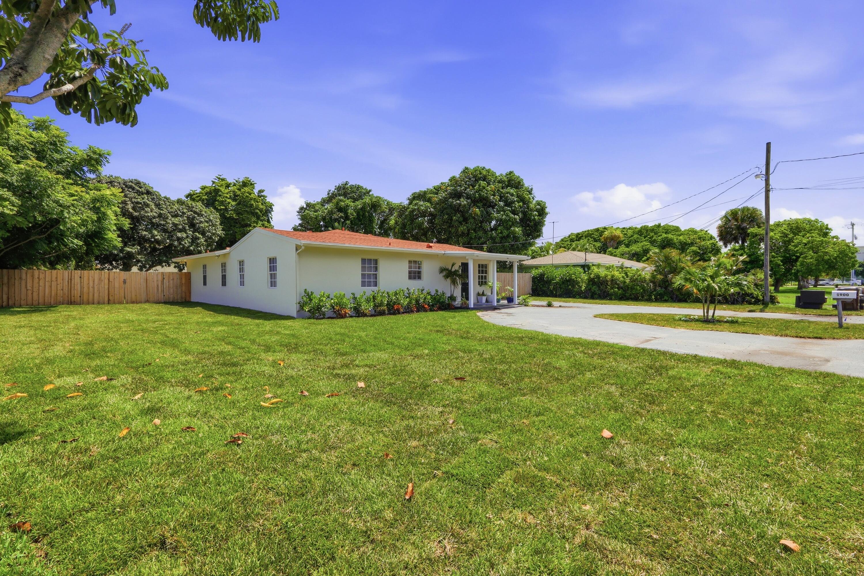 1900 Carissa Road