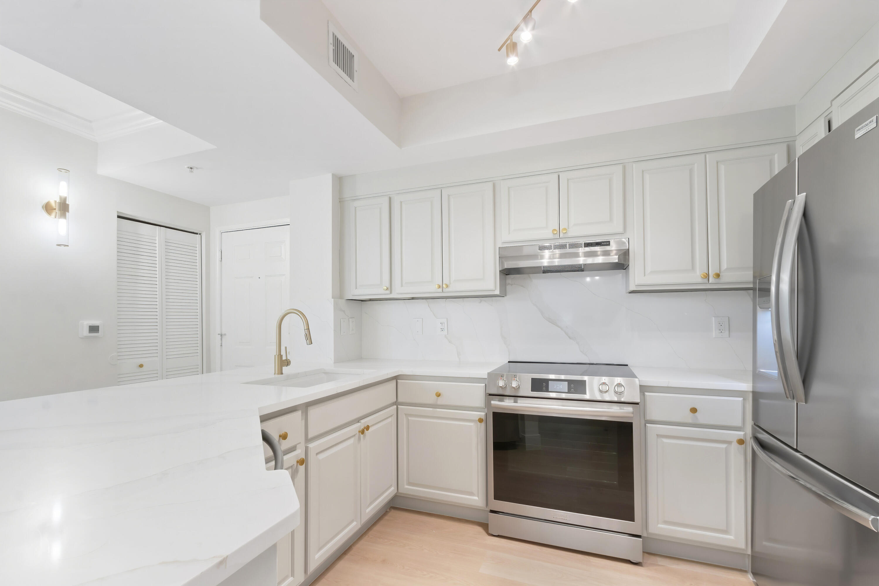 720 S Sapodilla Avenue 204