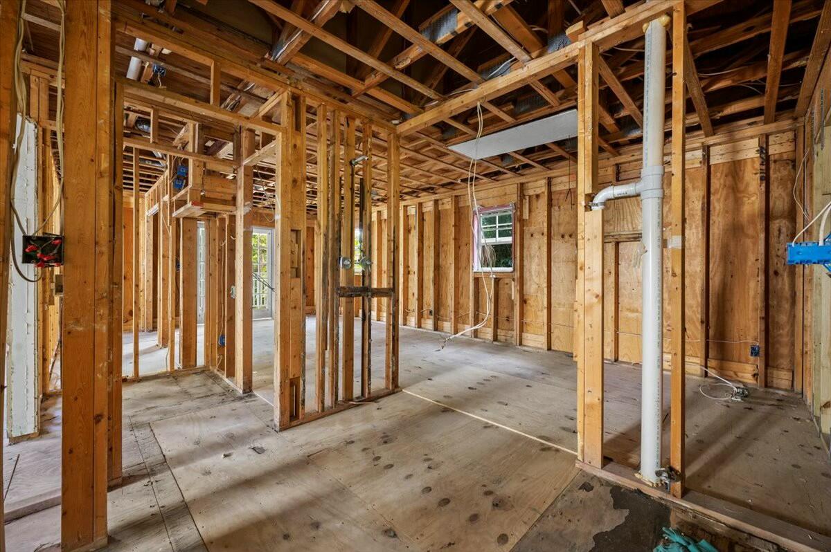 17647 112th Drive N