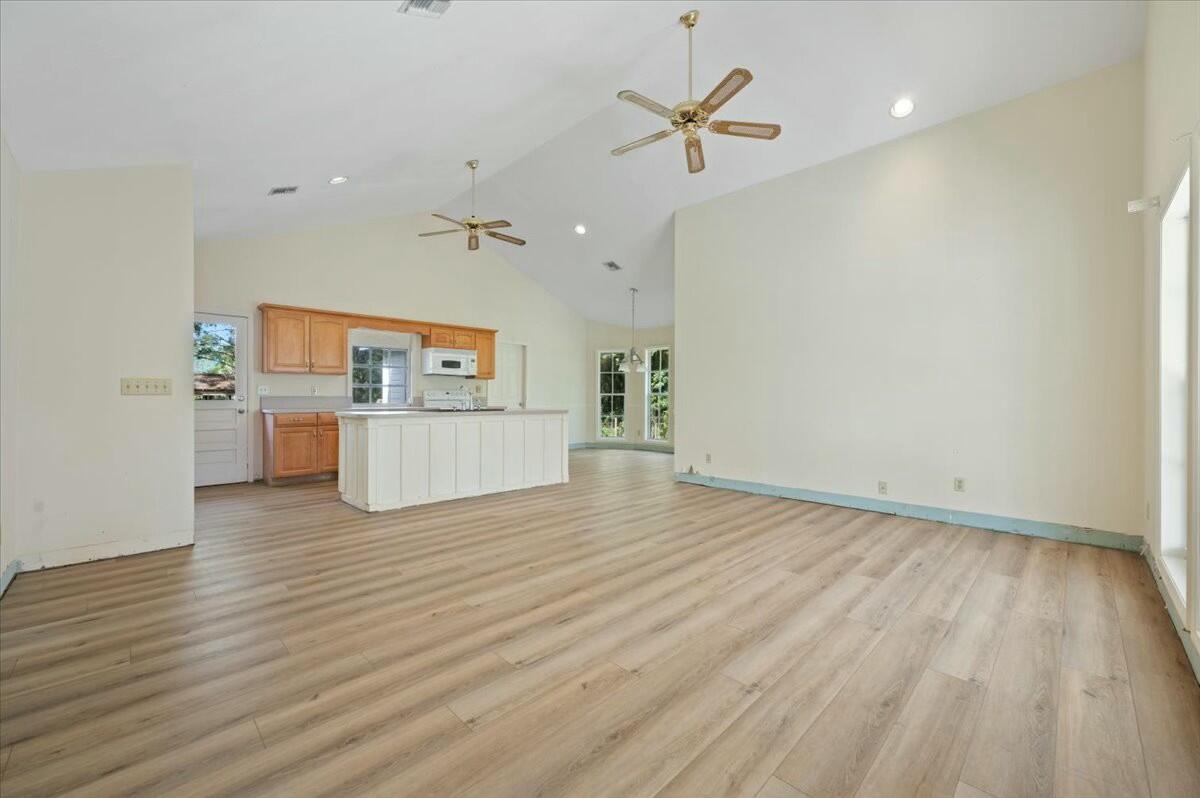 17647 112th Drive N