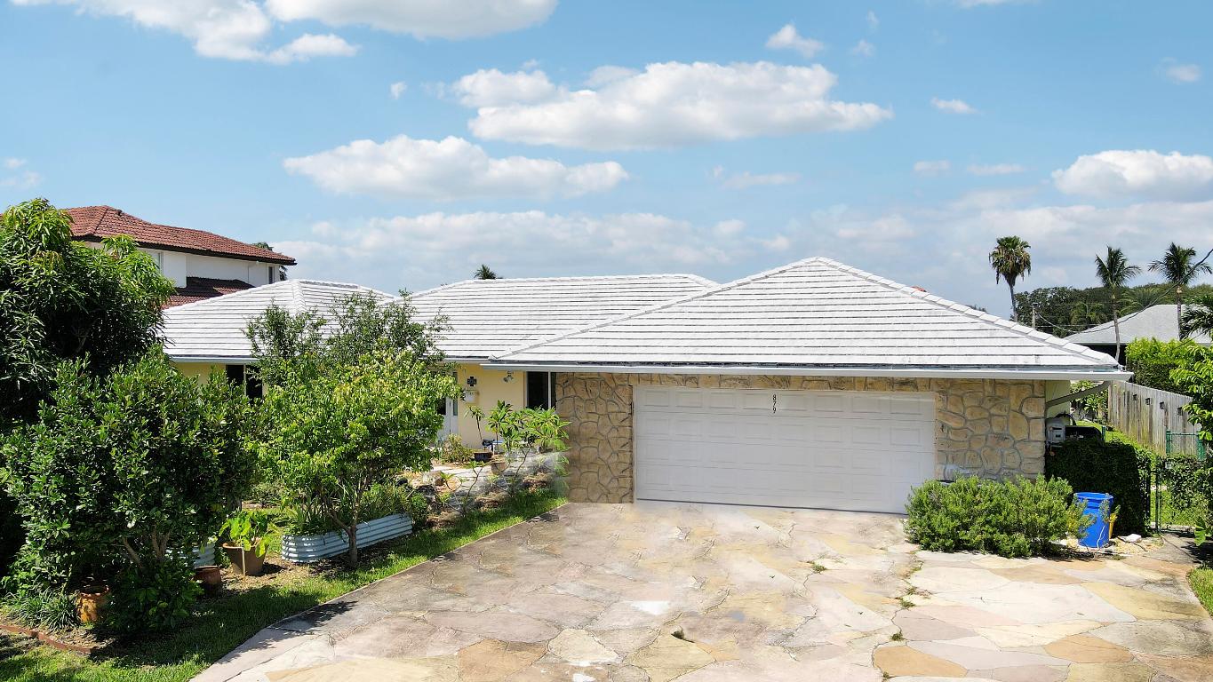 879 Country Club Drive