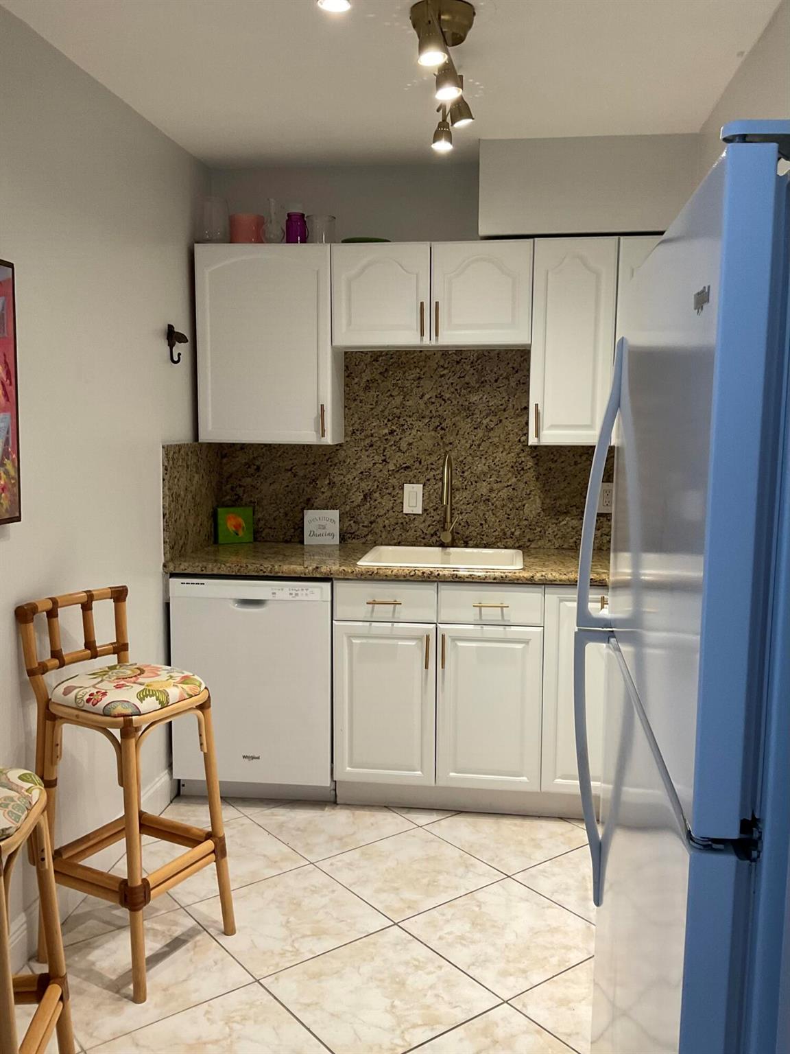 510 Prosperity Farms Road 8b