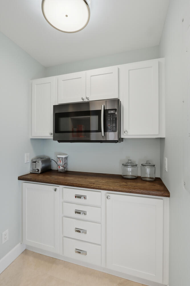 1031 SE Macarthur Boulevard