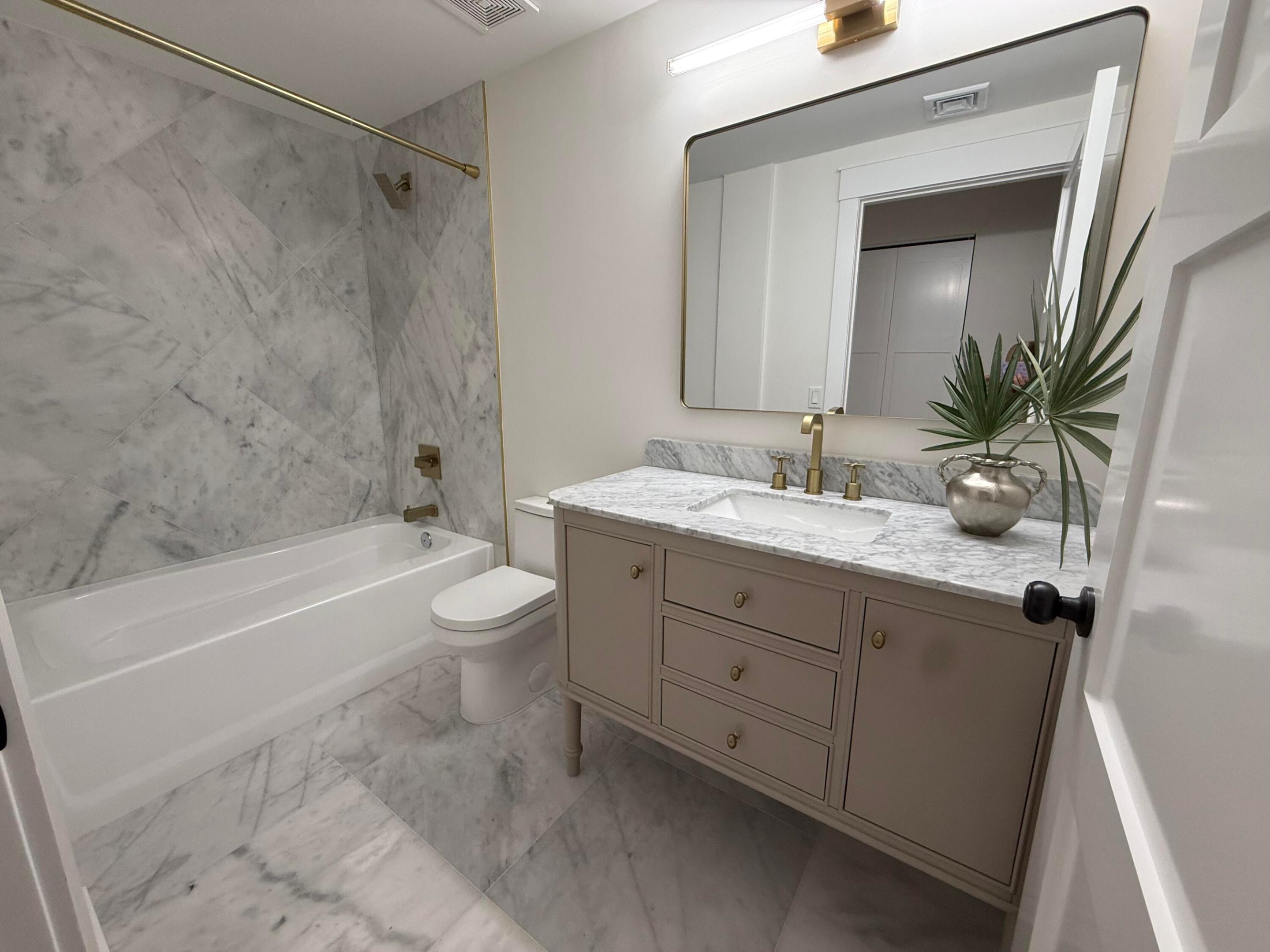 720 S Sapodilla Avenue 304