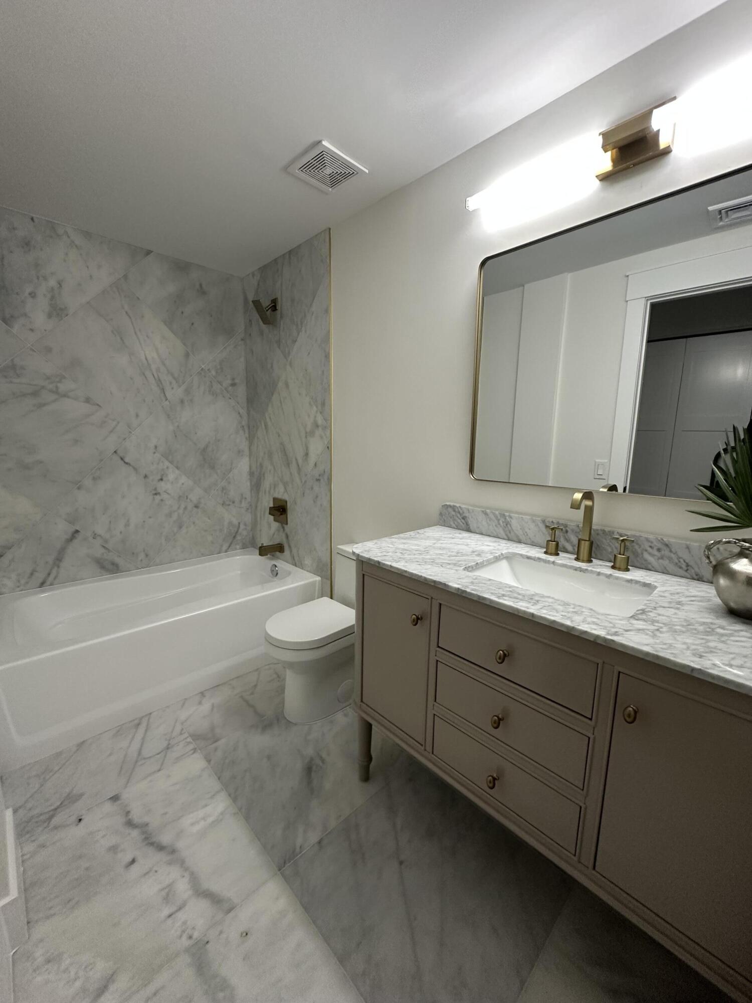 720 S Sapodilla Avenue 304