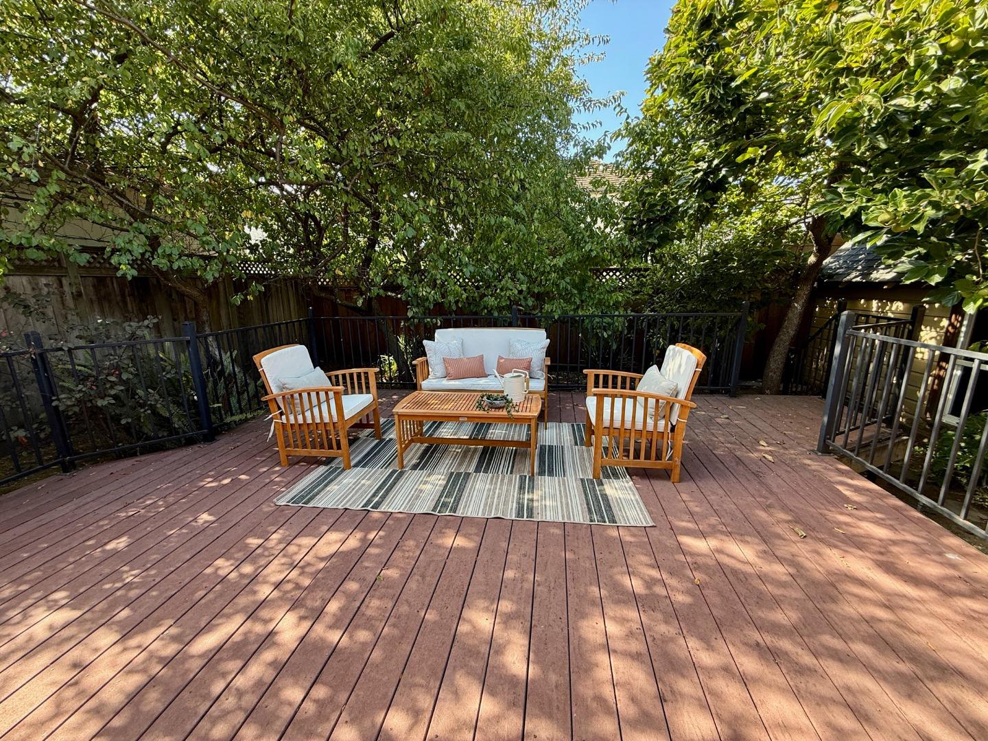 2104 Carmelita Avenue