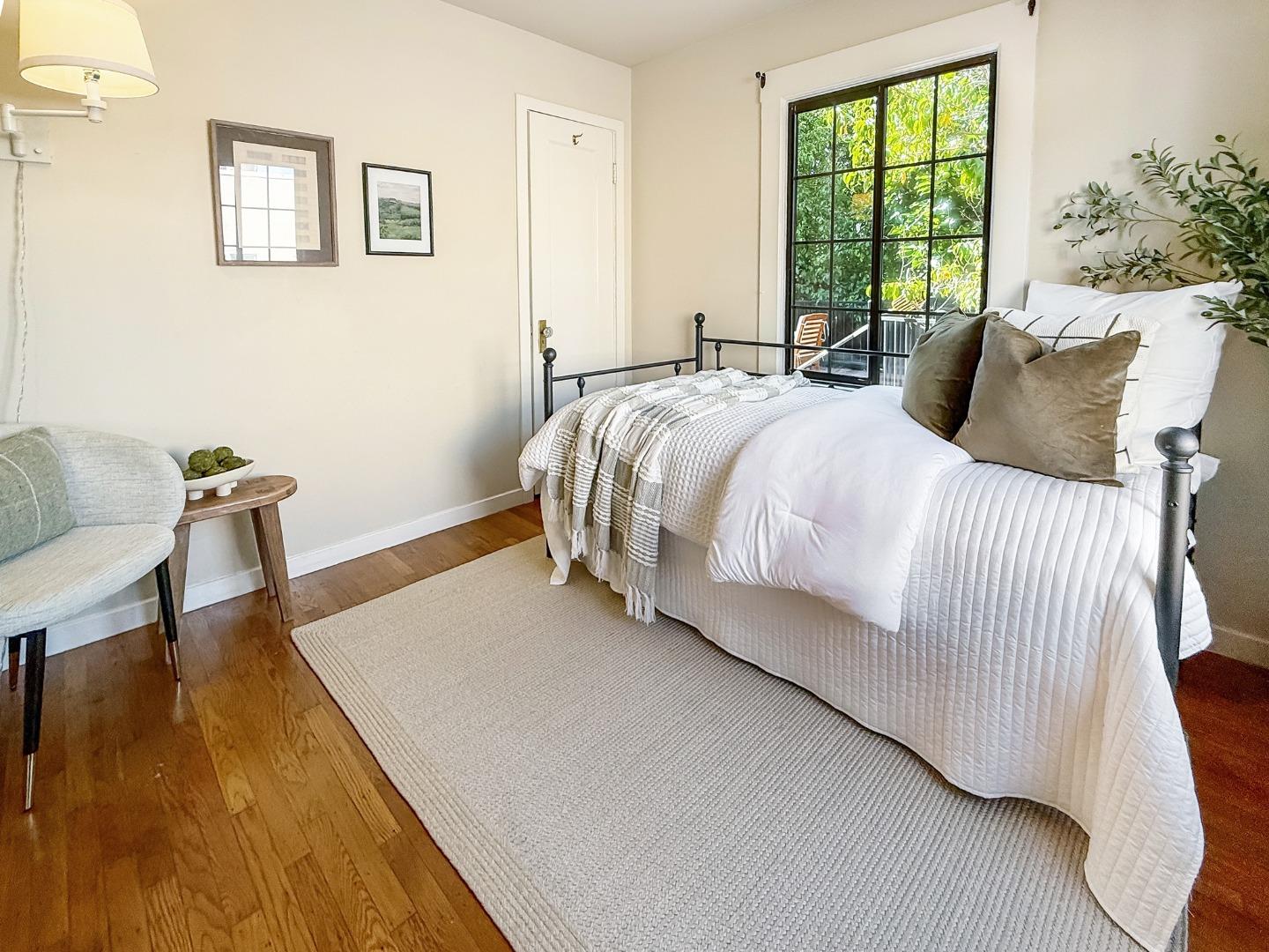 2104 Carmelita Avenue