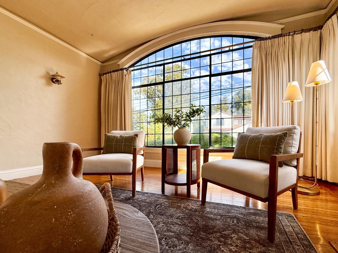 2104 Carmelita Avenue