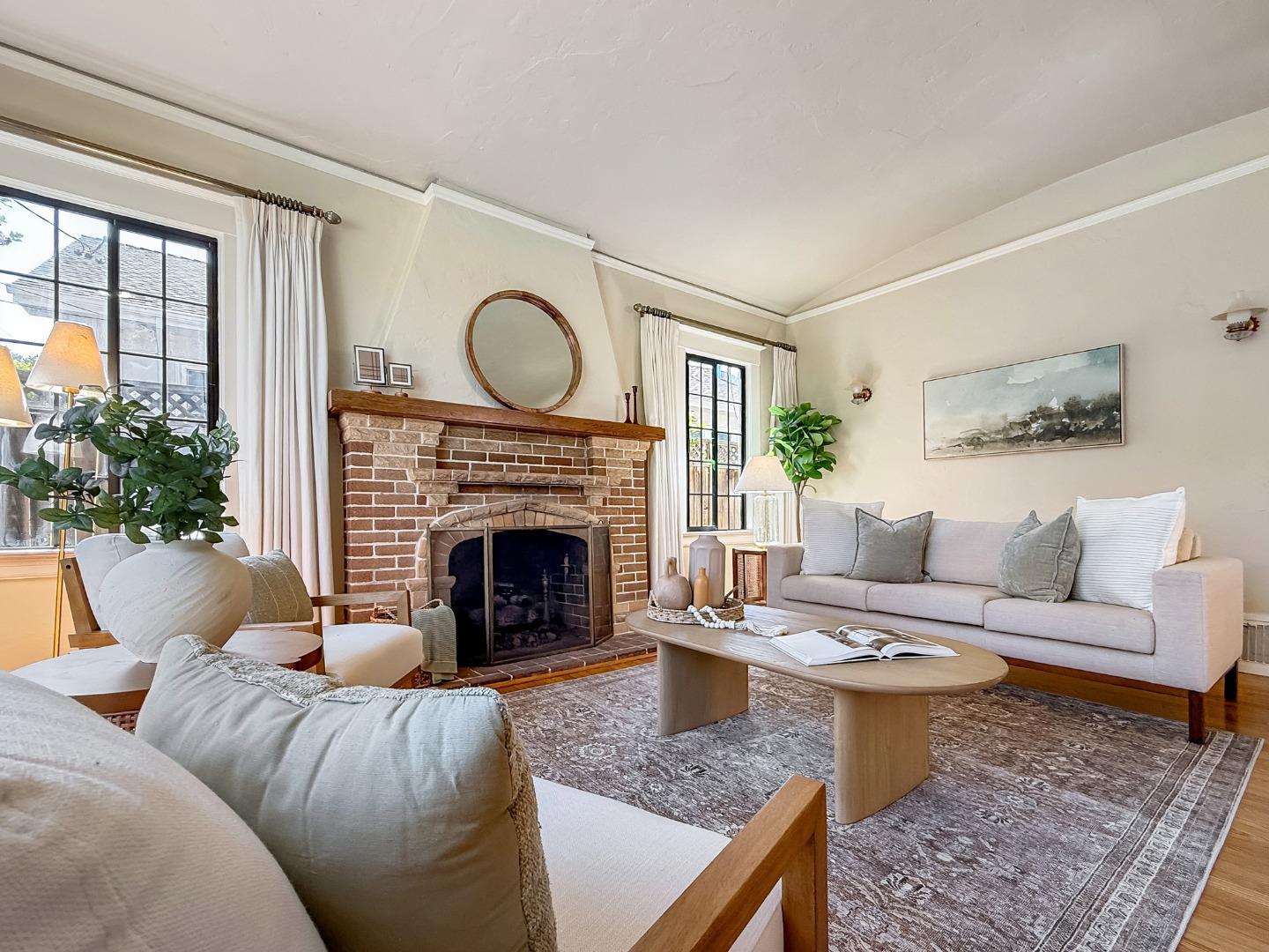 2104 Carmelita Avenue