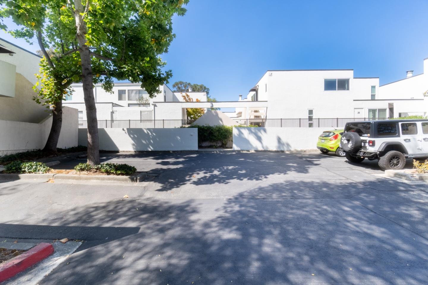 1919 Alameda De Las Pulgas 24