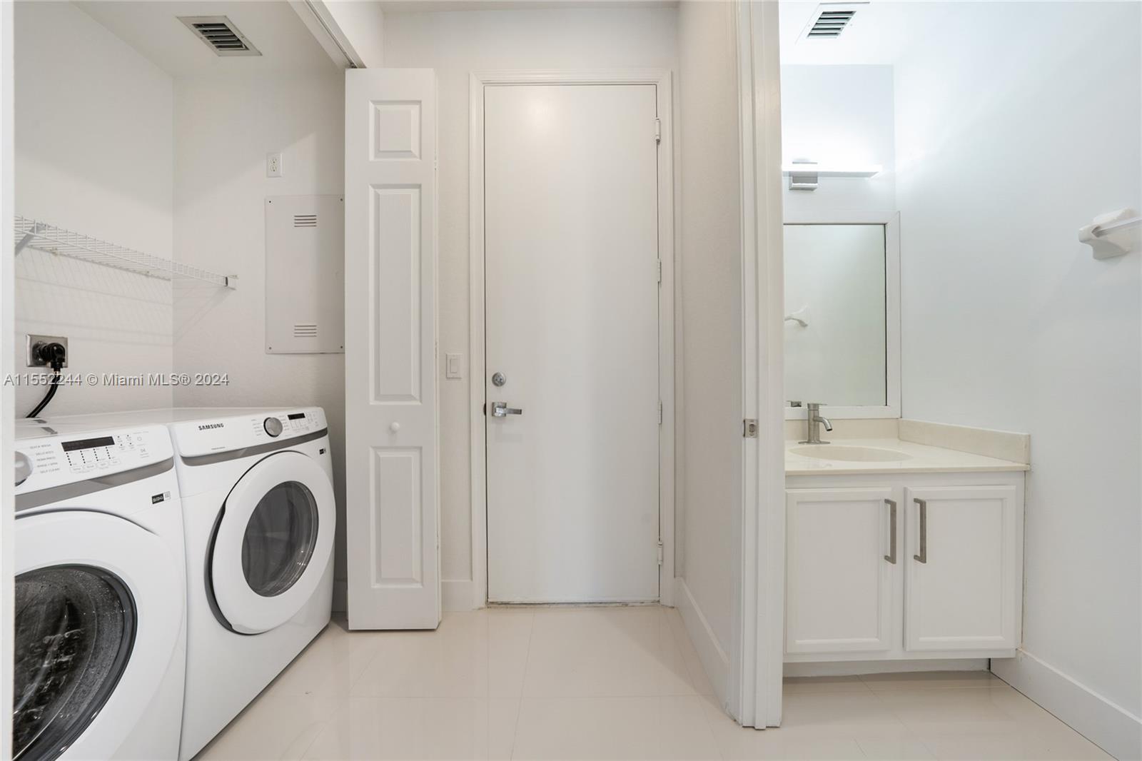 131 SE 7th Ave Unit: -