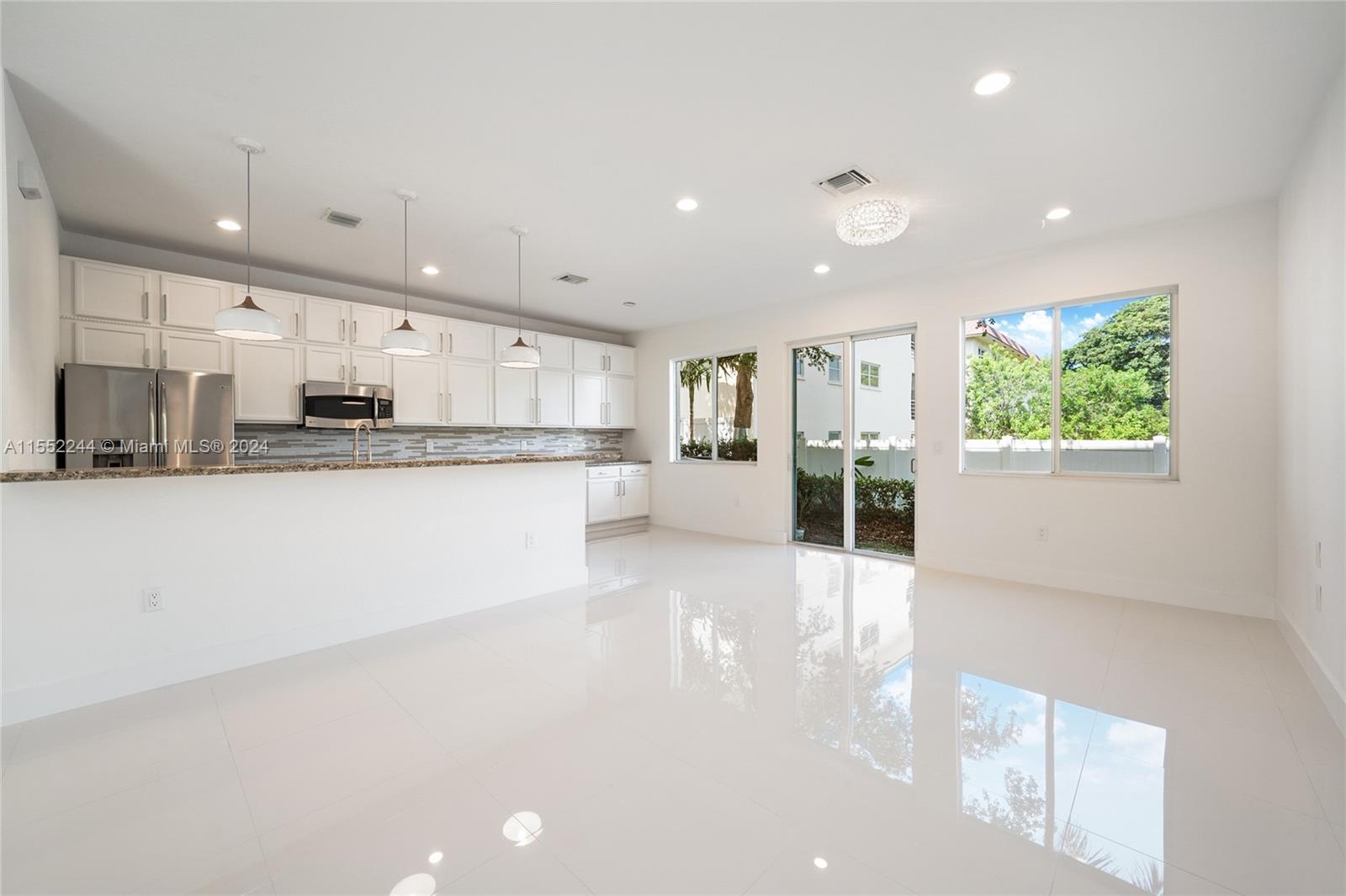 131 SE 7th Ave Unit: -