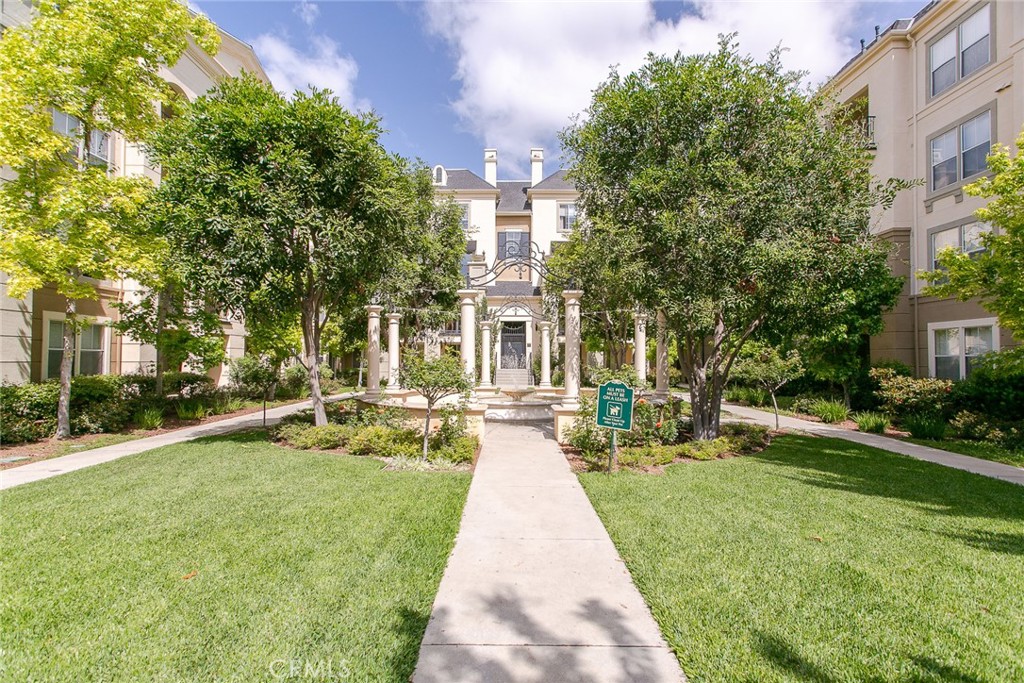 2212 Watermarke Place