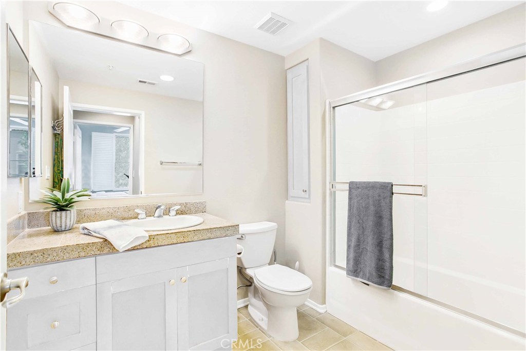 2212 Watermarke Place