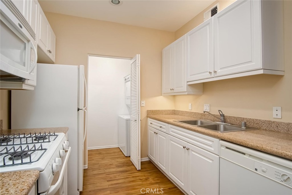 2212 Watermarke Place