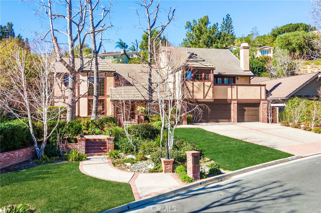 1832 Overview Circle