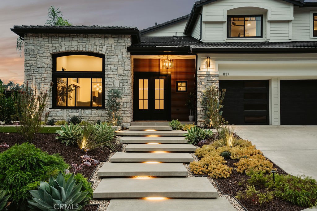 837 S Canyon Mist Lane