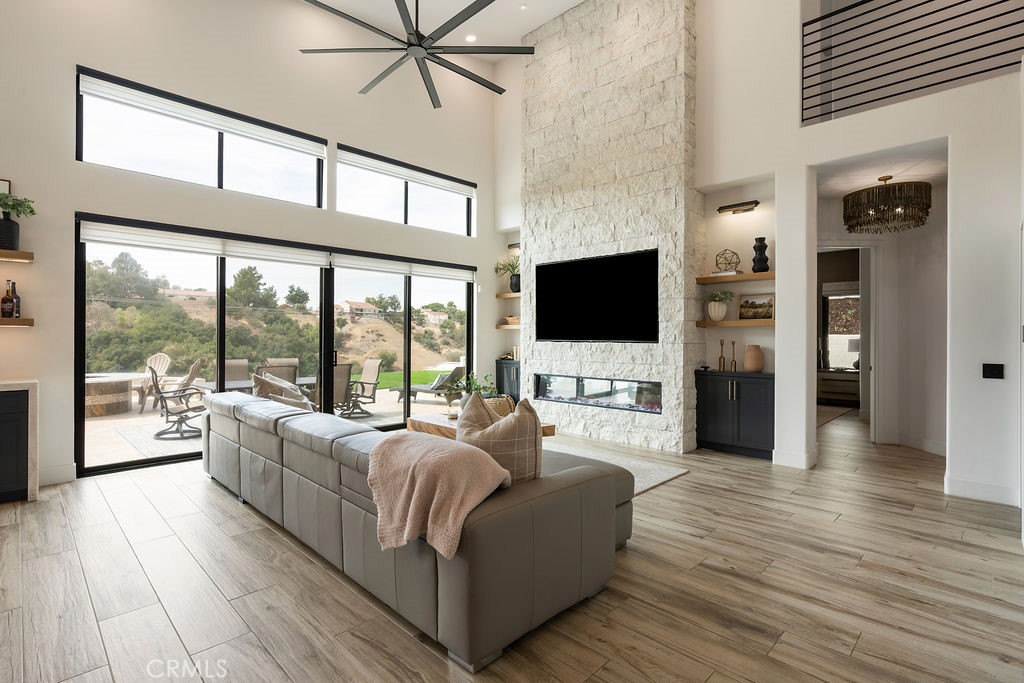 837 S Canyon Mist Lane