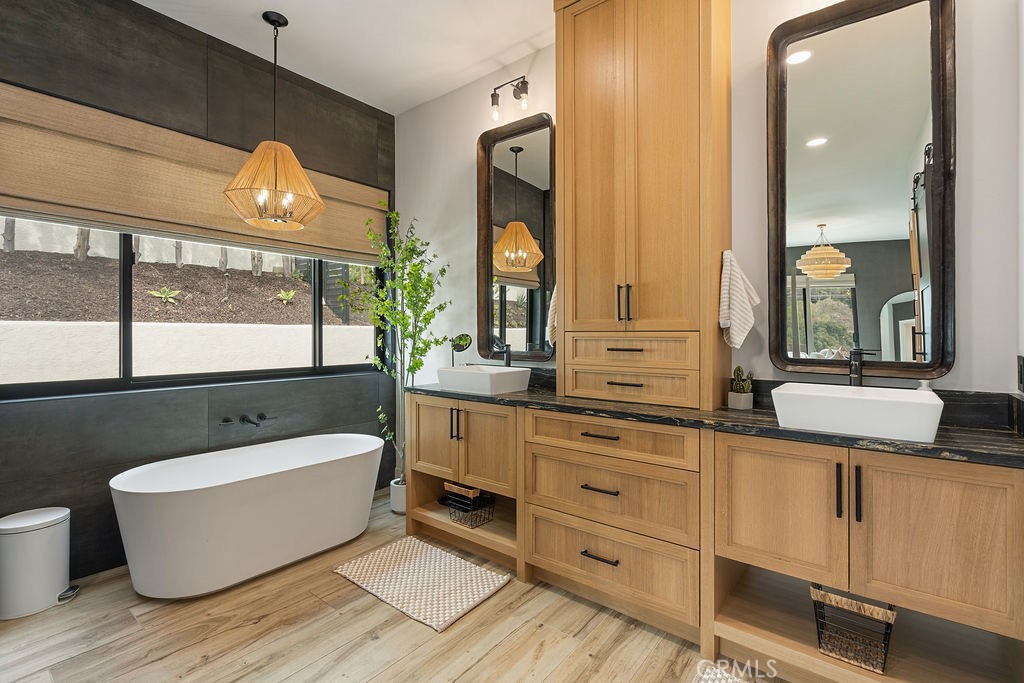 837 S Canyon Mist Lane