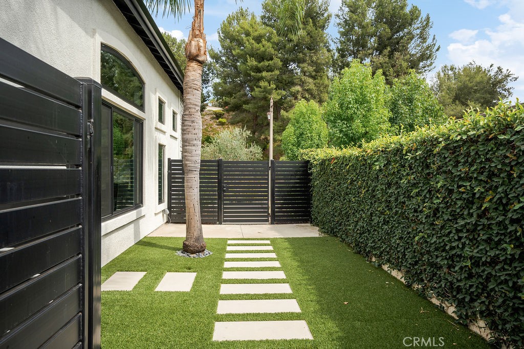 837 S Canyon Mist Lane