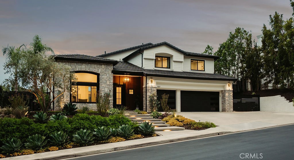 837 S Canyon Mist Lane