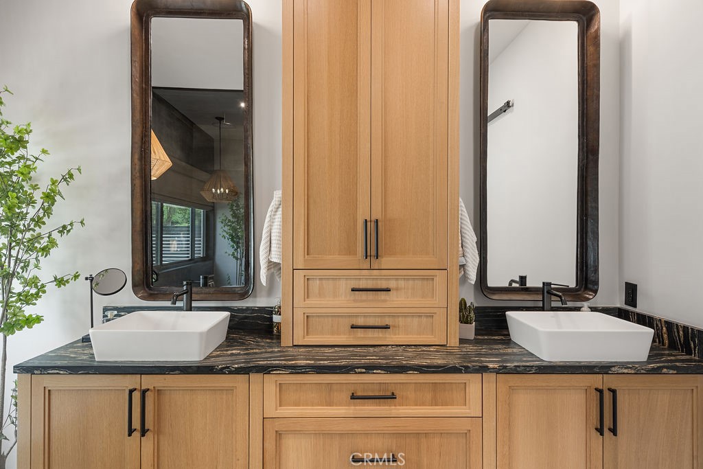 837 S Canyon Mist Lane