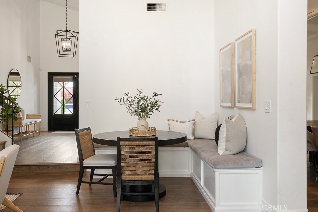 10262 Old Lamplighter Lane