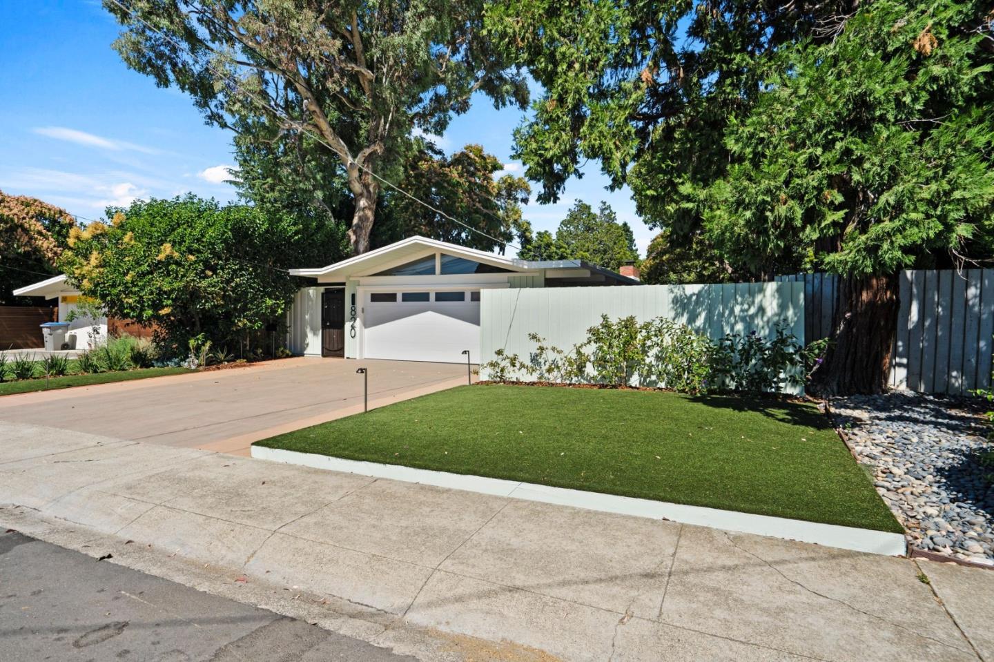 820 Goodwin AVE