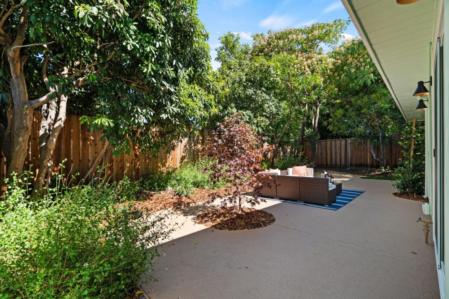 820 Goodwin AVE