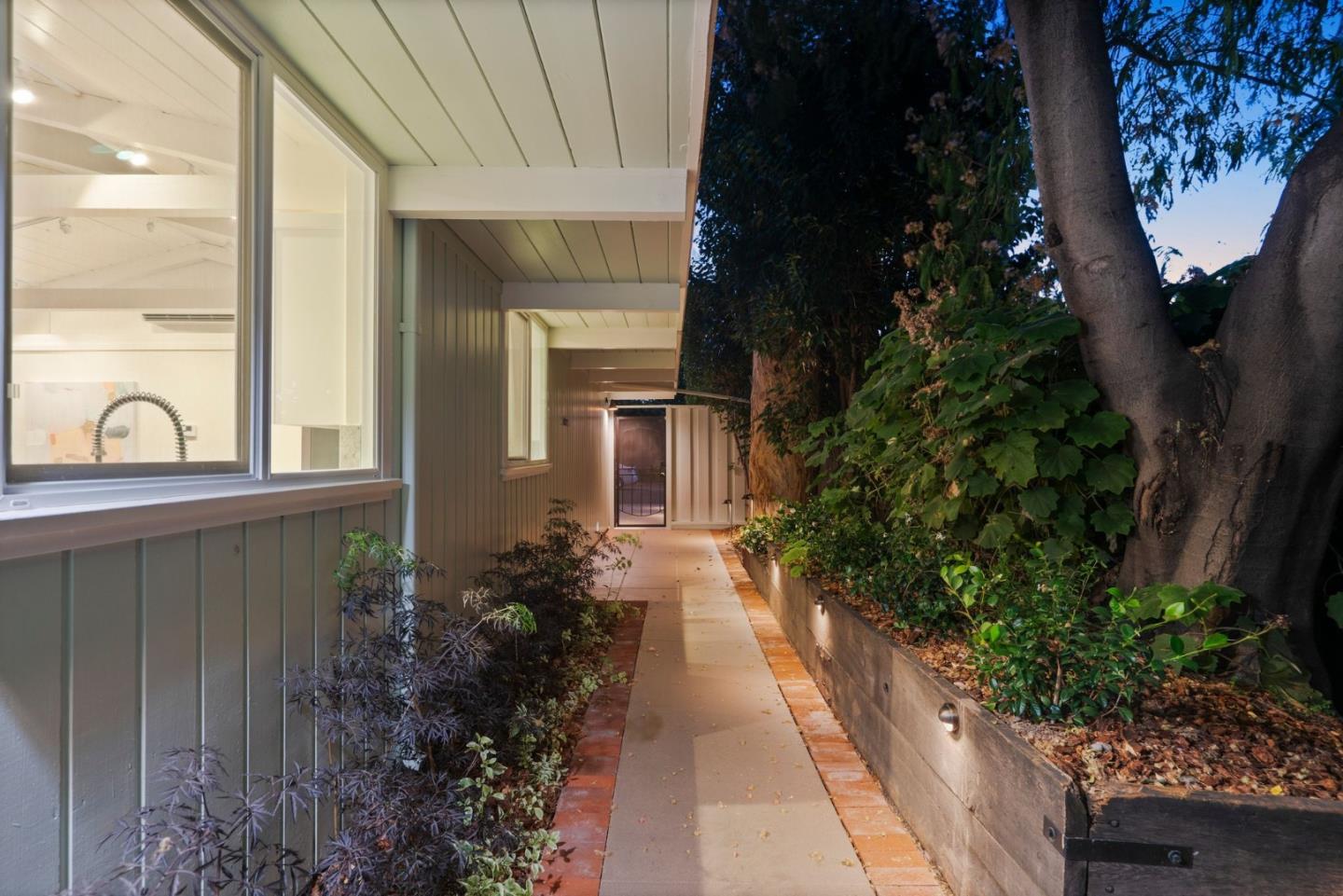 820 Goodwin AVE