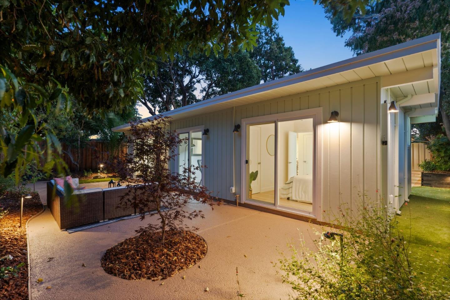 820 Goodwin AVE