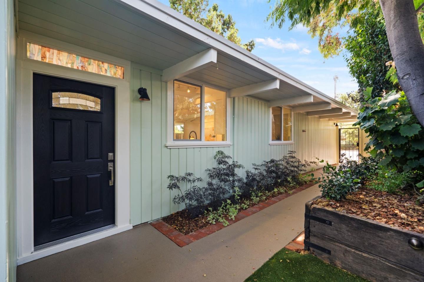 820 Goodwin AVE