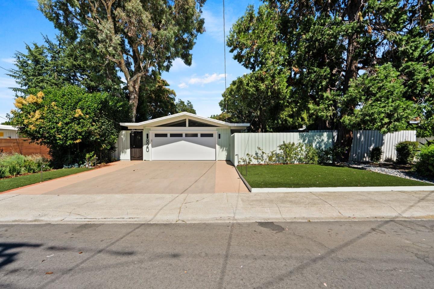 820 Goodwin AVE