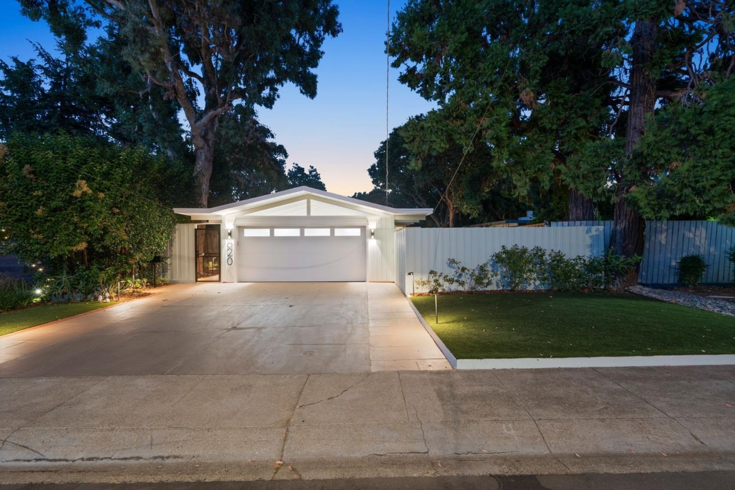 820 Goodwin AVE