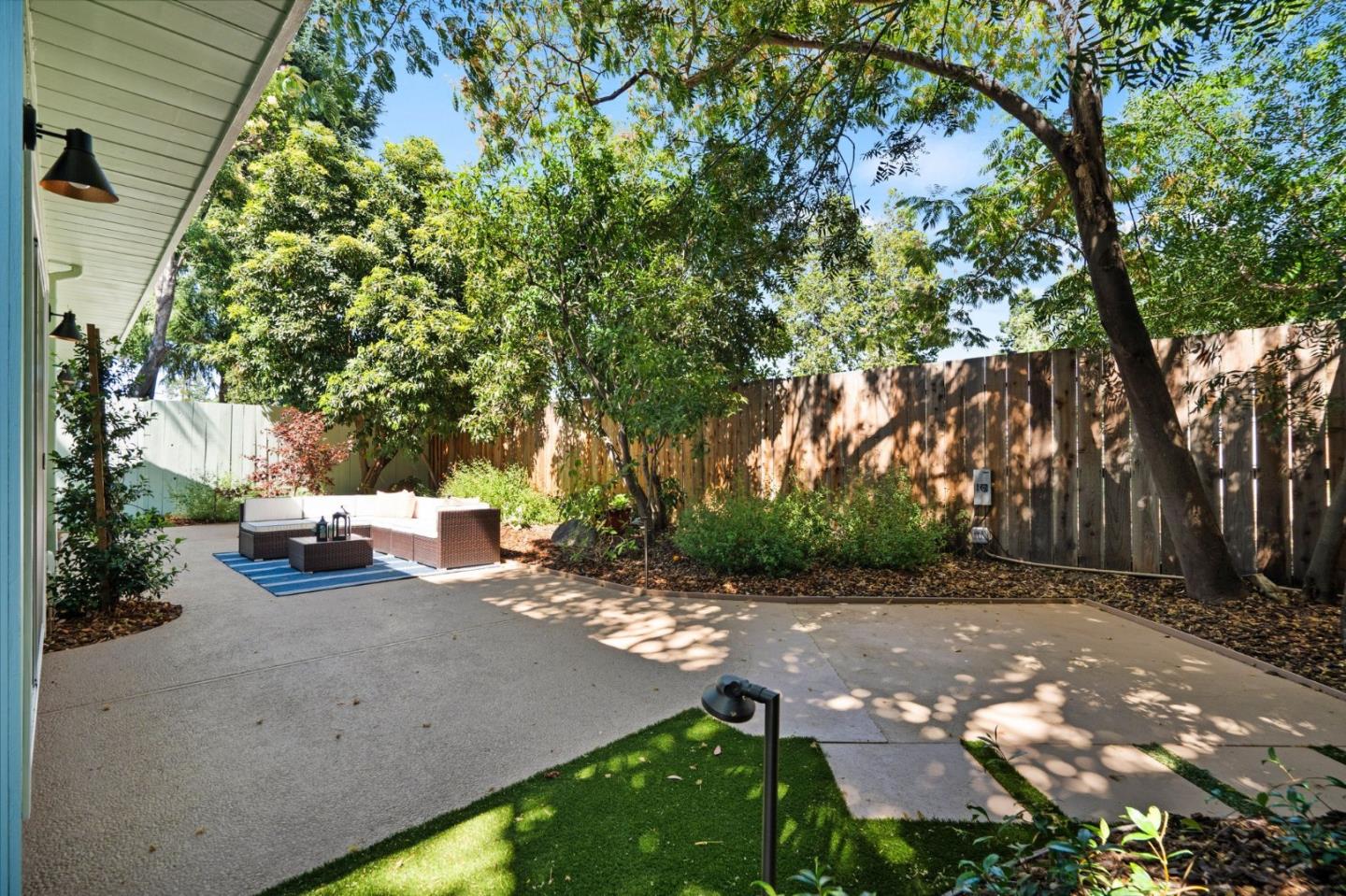 820 Goodwin AVE