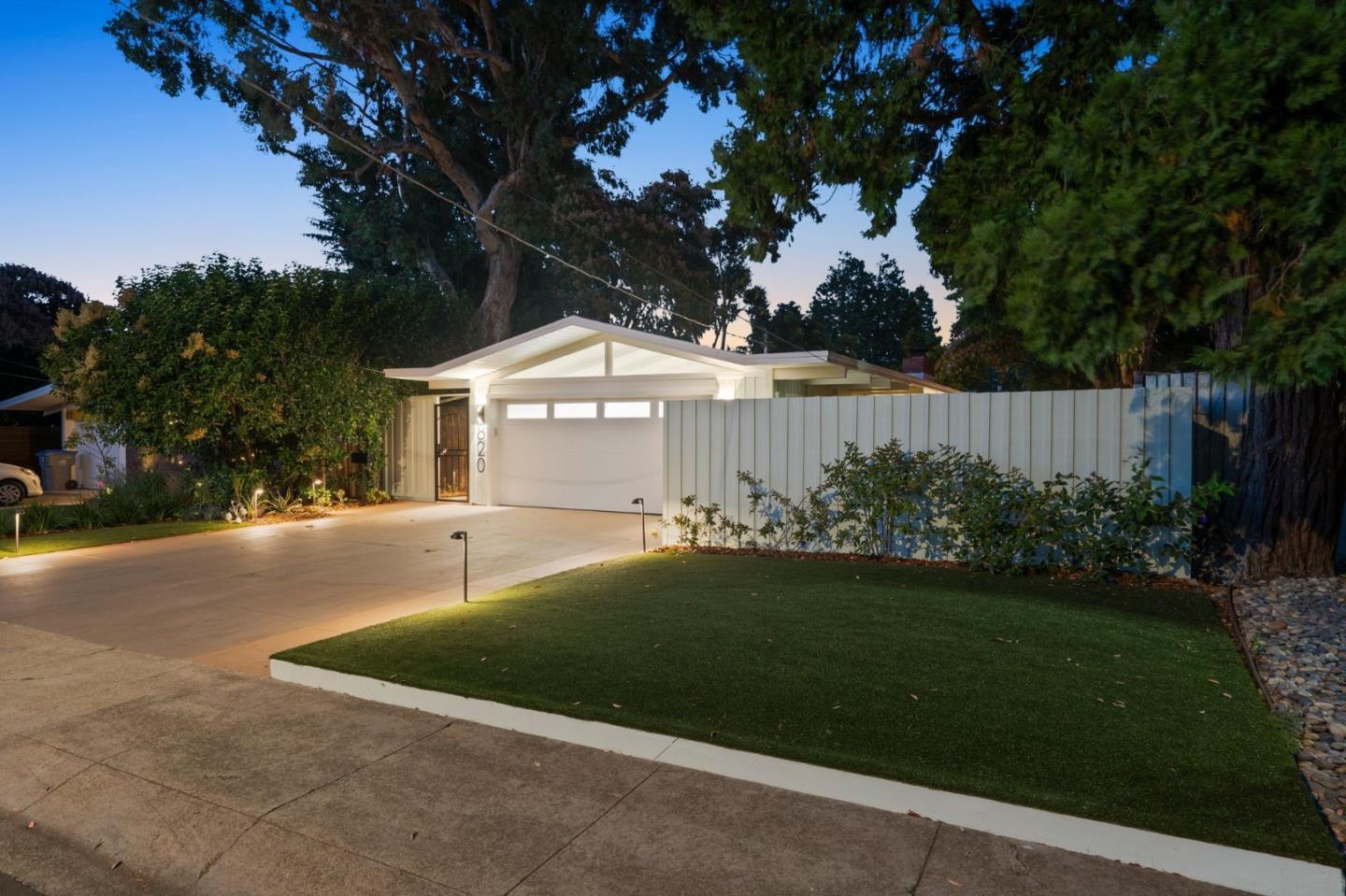 820 Goodwin AVE